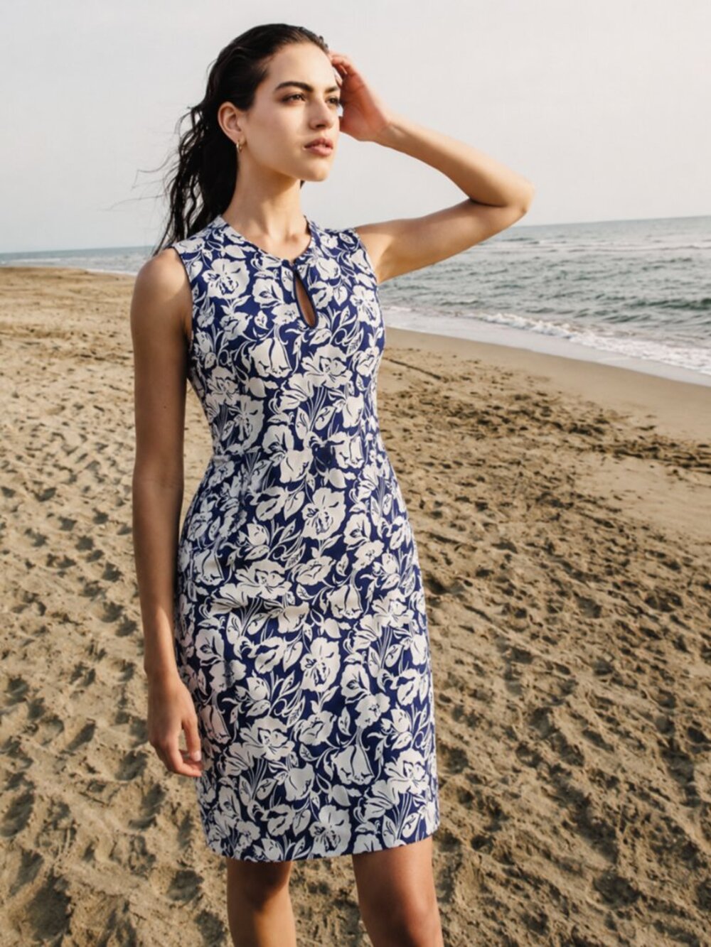Body Sculpting Floral Stretch Knit Navy White Dress 8 Brunch Coastal Elegance